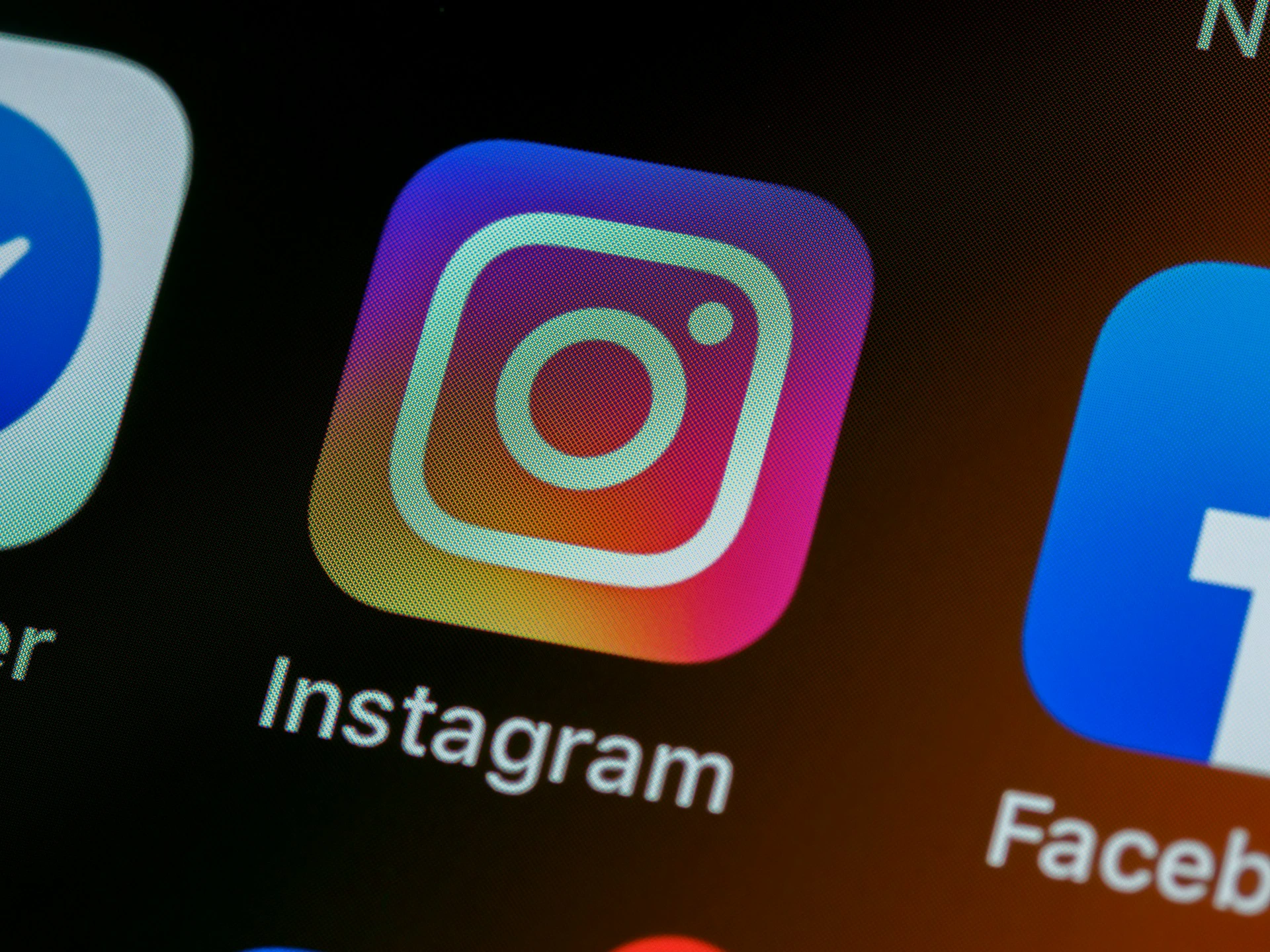 Meta irtisanoo ty&ouml;ntekij&ouml;it&auml; useilta eri osastoilta, mukaan lukien Instagram ja WhatsApp