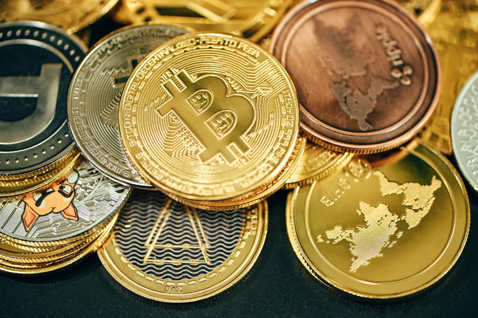 Bitcoin saavuttaa enn&auml;tyskorkeuden yli 82 000 dollaria Yhdysvaltain vaalien j&auml;lkeen
