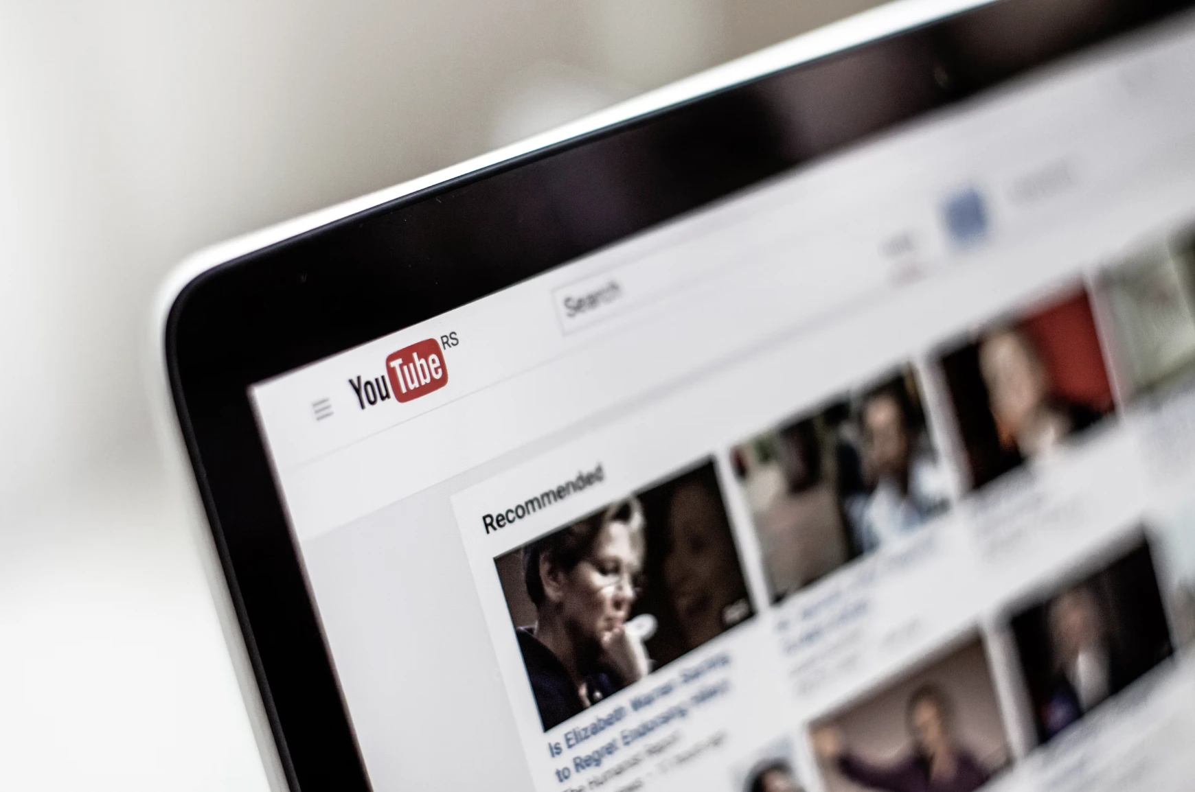 Hakkerit kirist&auml;v&auml;t YouTubereita levitt&auml;m&auml;&auml;n haittaohjelmia