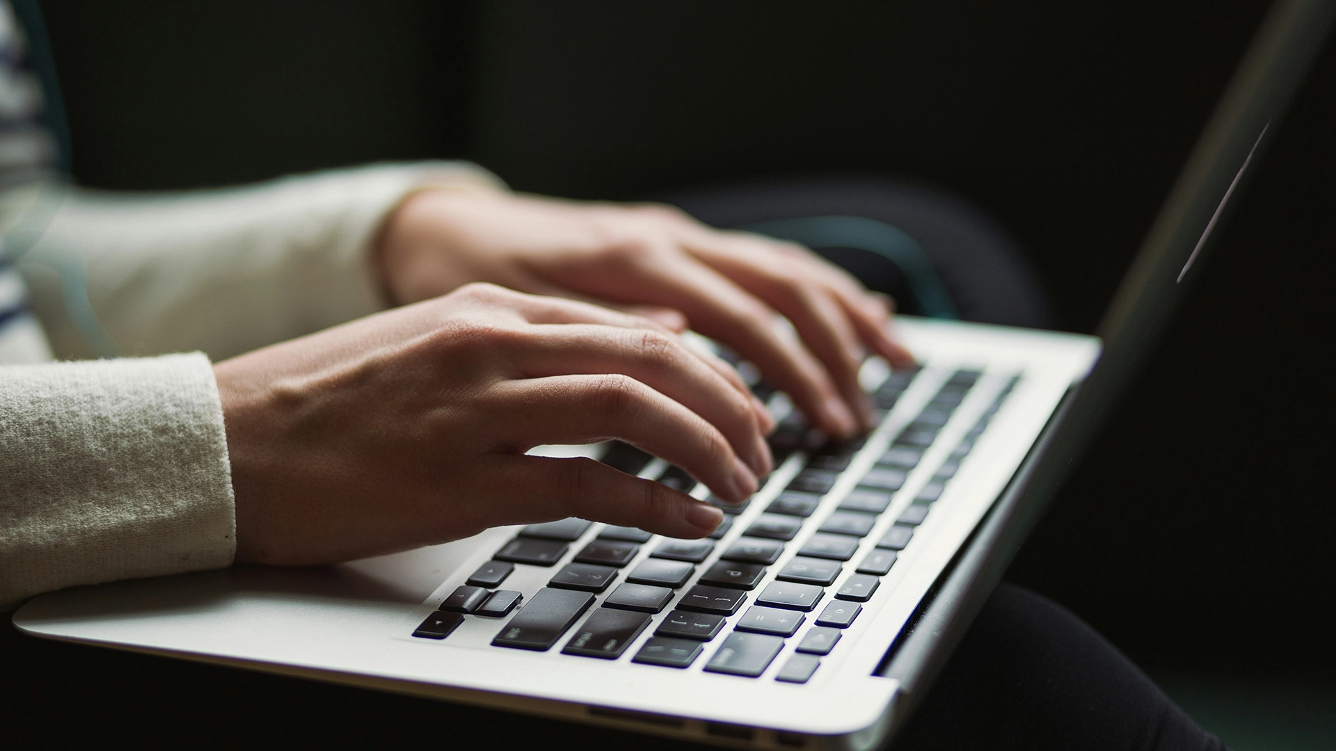 Kirjoituspalvelu NanoWriMo sulkeutuu teko&auml;lyyn ja sis&auml;ll&ouml;nsuodatuskiistoihin liittyvien ongelmien vuoksi