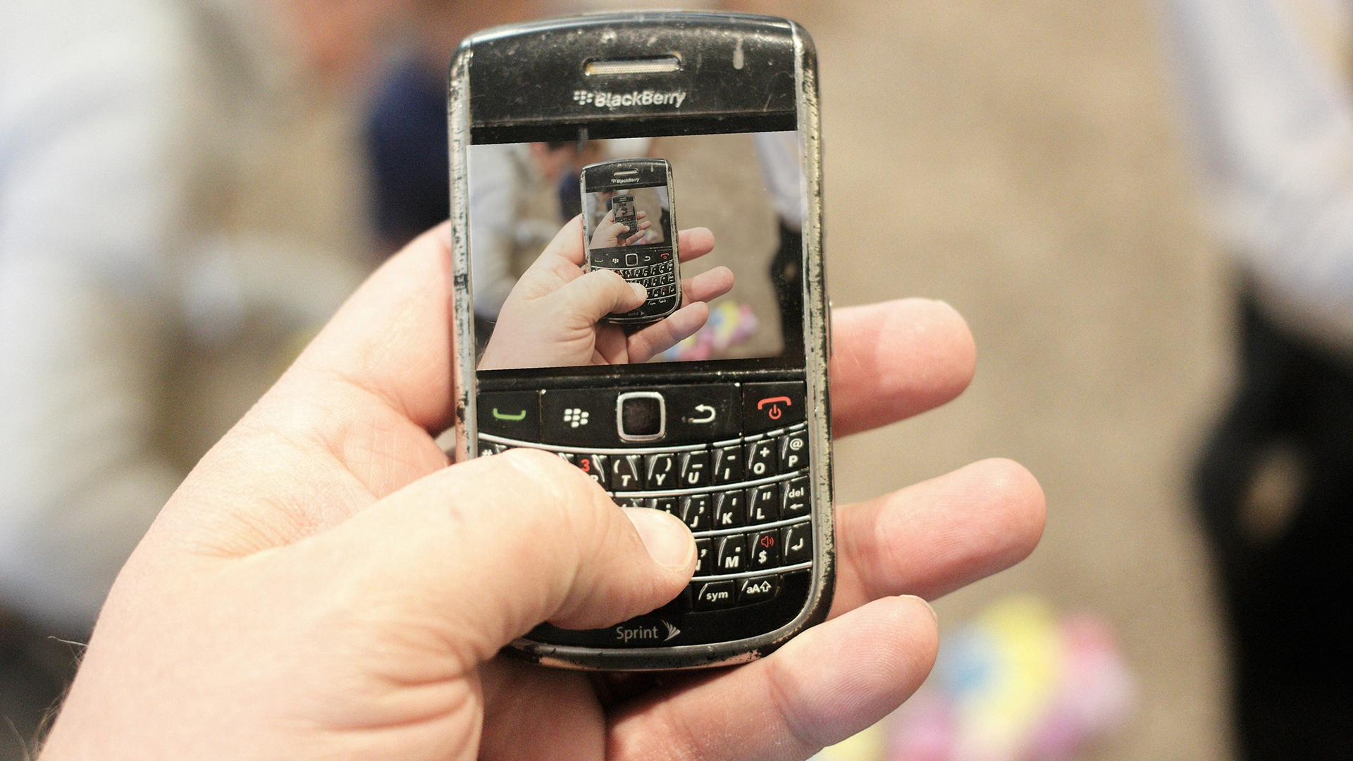 Nostalgia Tech: TikTok her&auml;tt&auml;&auml; BlackBerryn henkiin
