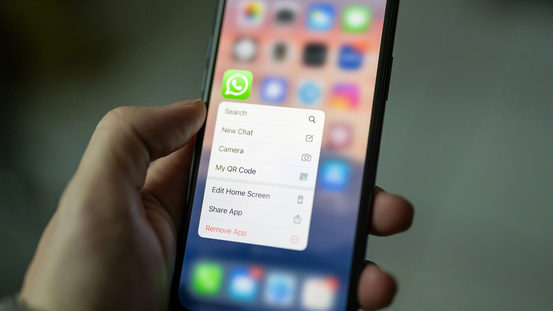 Meta lis&auml;&auml; teko&auml;lyn voimin luodut yhteenvedot WhatsAppiin