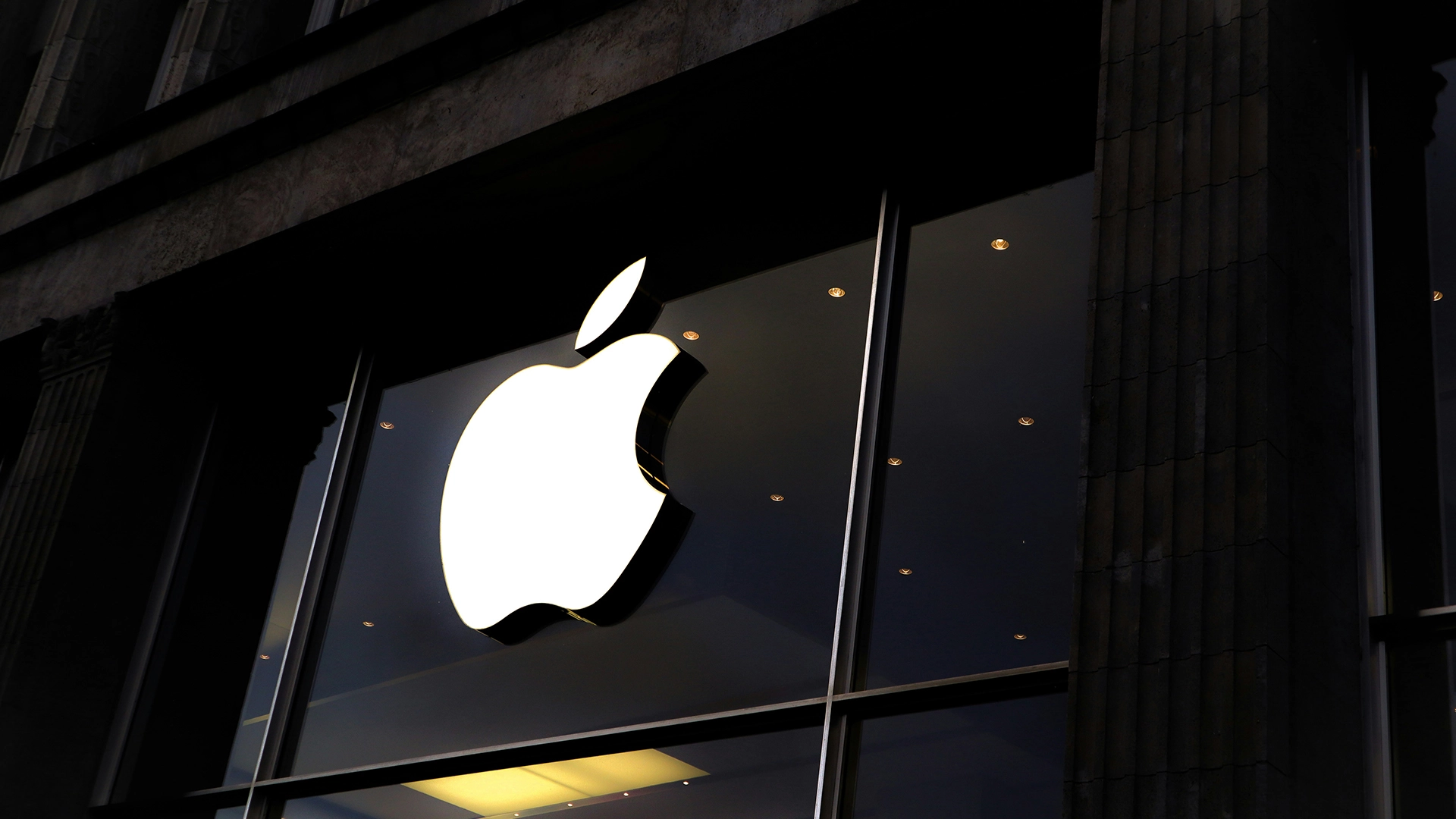 Apple aikoo lis&auml;t&auml; panostuksiaan teko&auml;lyn kehitt&auml;miseen